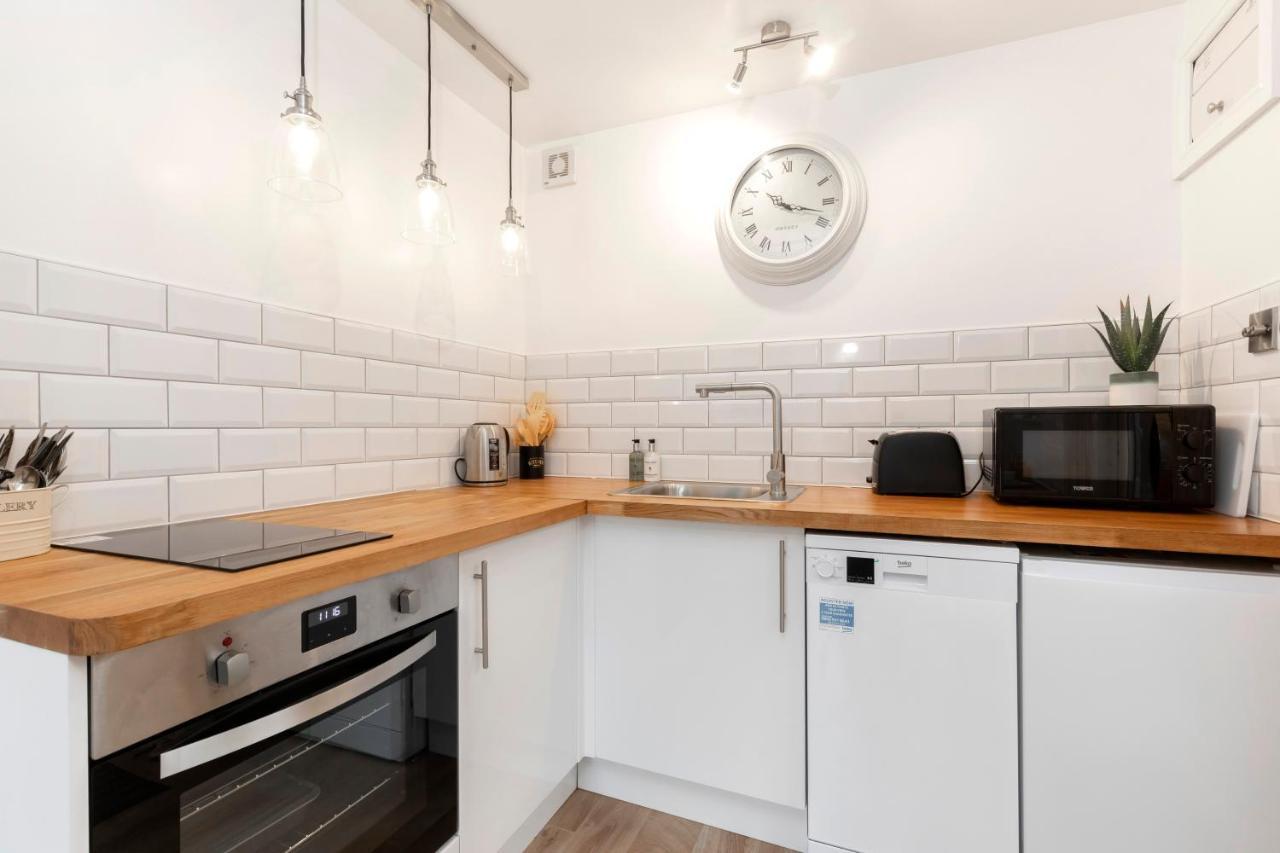 Modern Self Contained Studio Home Челтенхам Экстерьер фото