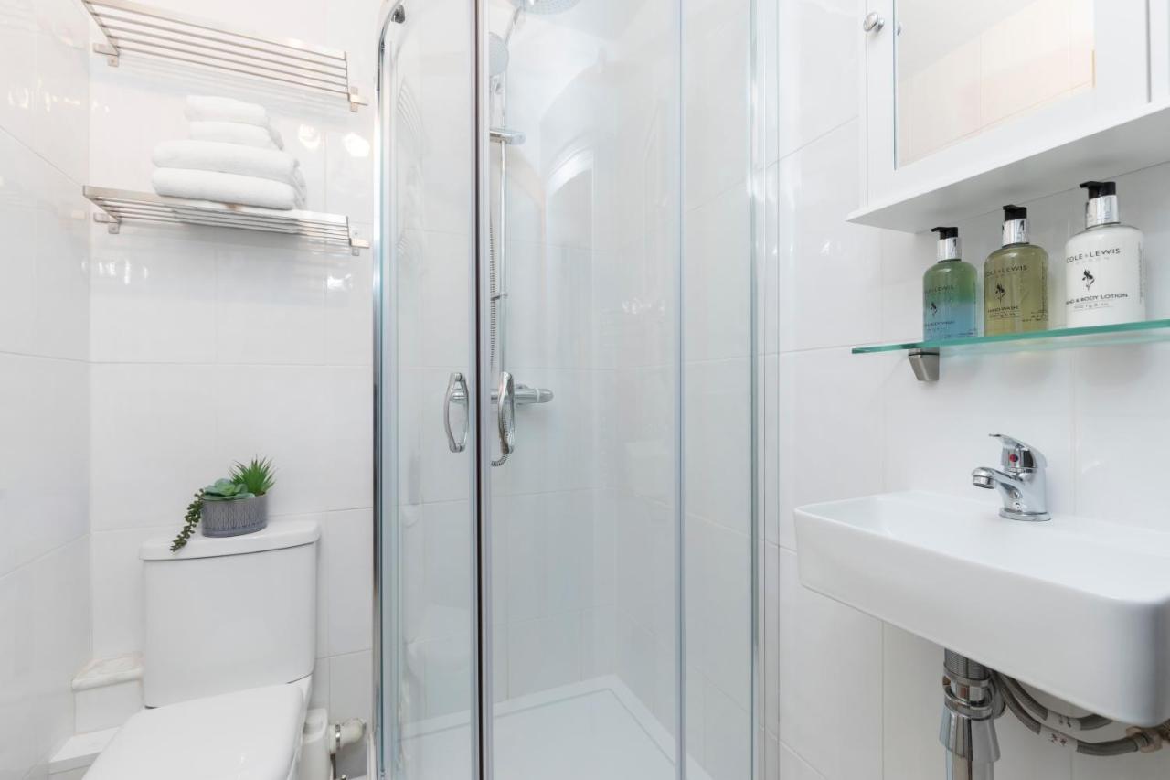 Modern Self Contained Studio Home Челтенхам Экстерьер фото