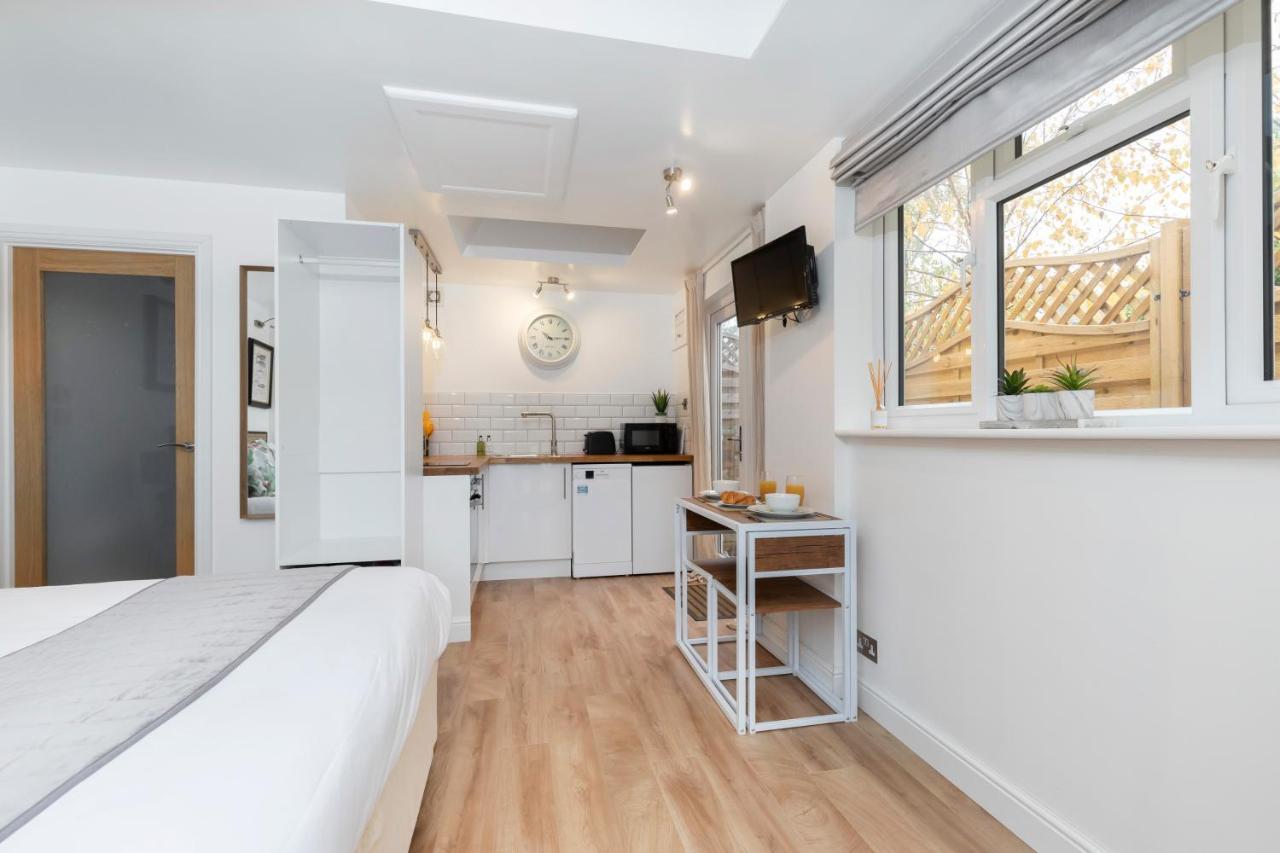 Modern Self Contained Studio Home Челтенхам Экстерьер фото